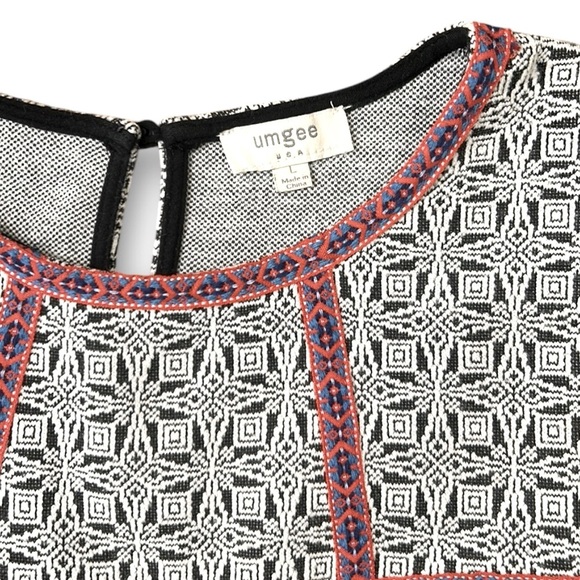 Umgee Boho Relaxed Fit Sleeveless Tassel Hem Black Dress Size Large - Picture 3 of 12